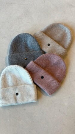 Strik hue i angora-uld