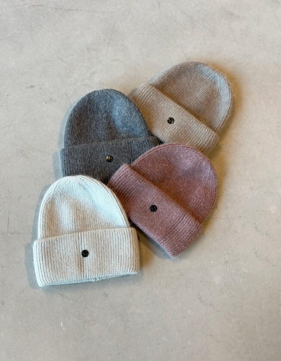 Knit hat in angora wool