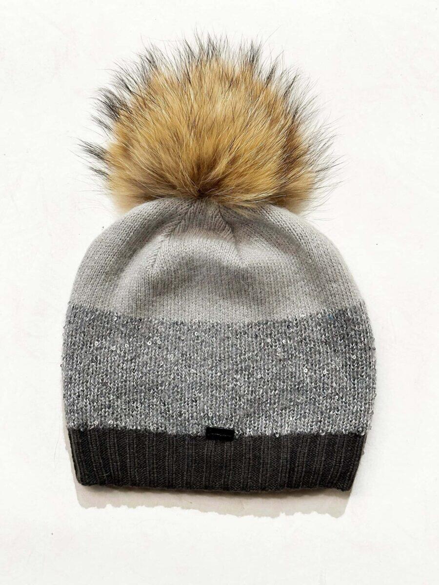 Hat with fur tassel and glitter - Image 4