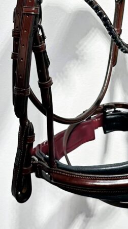 Retraction incl. cushion