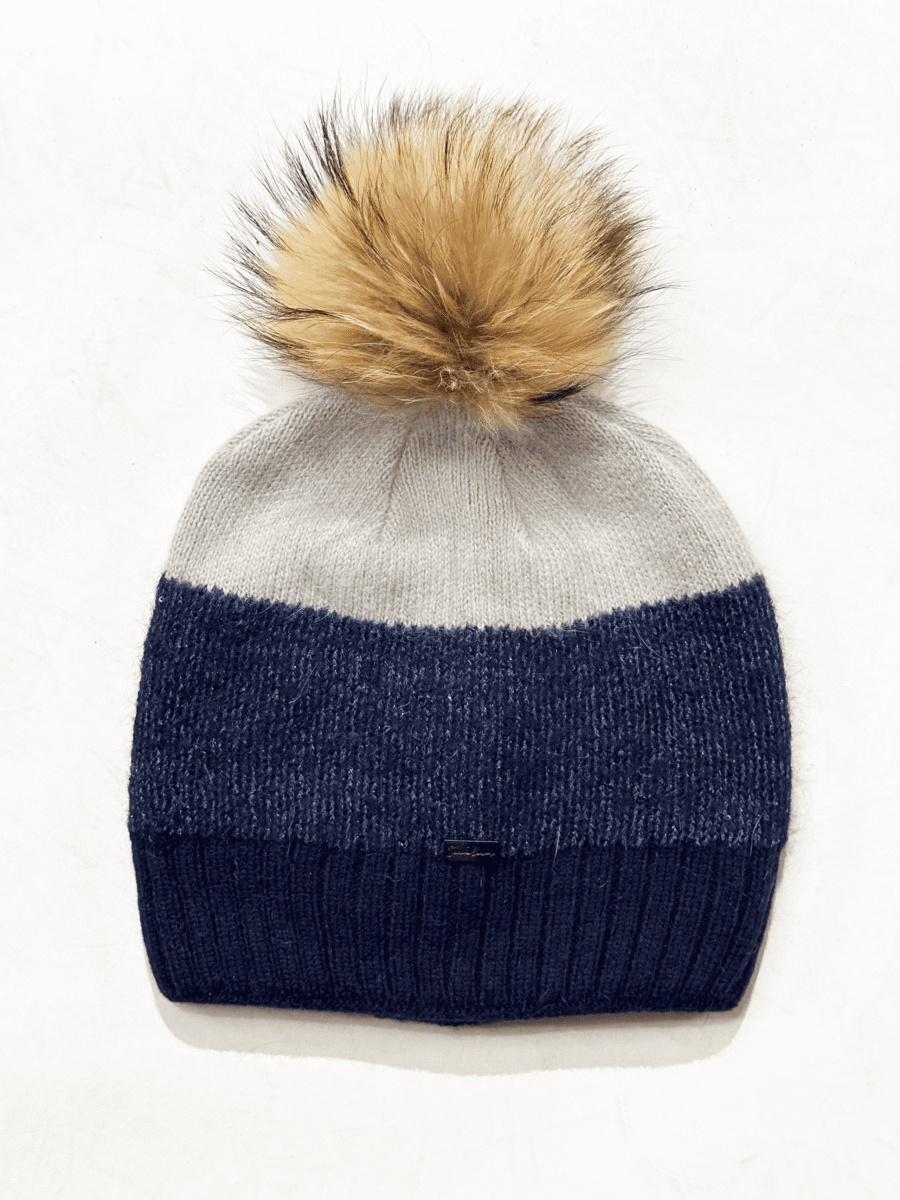 Hat with fur tassel and glitter - Image 8